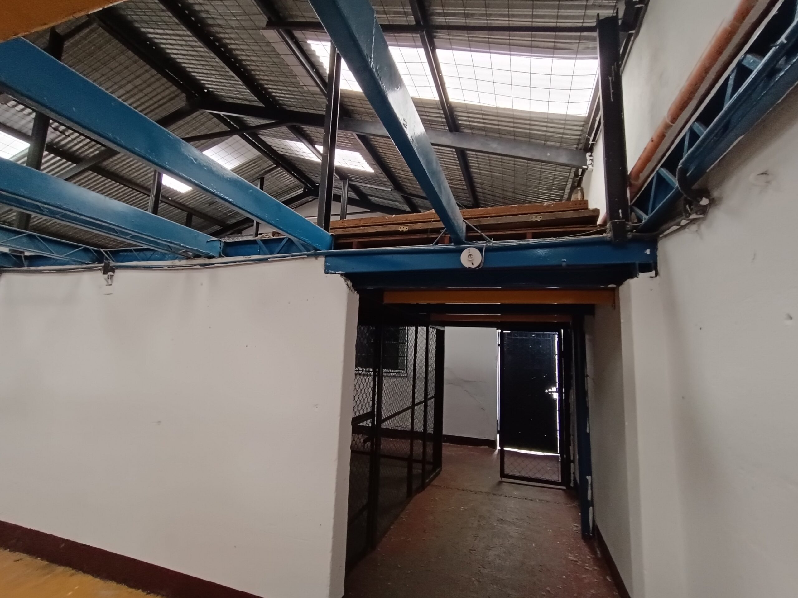 Alquilo Oficina y Bodega en Carabanchel Zona 11