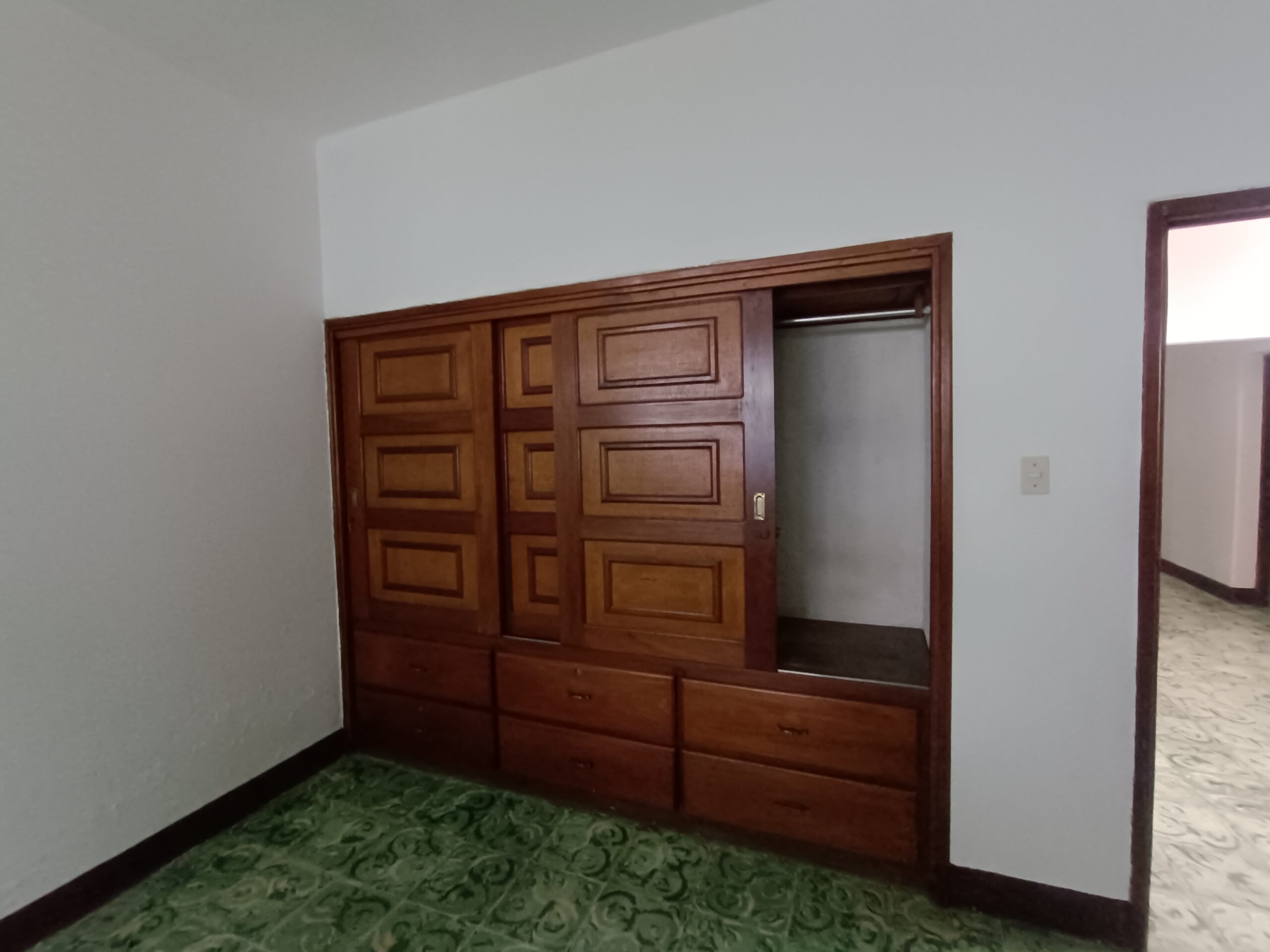 Alquilo Oficina y Bodega en Carabanchel Zona 11
