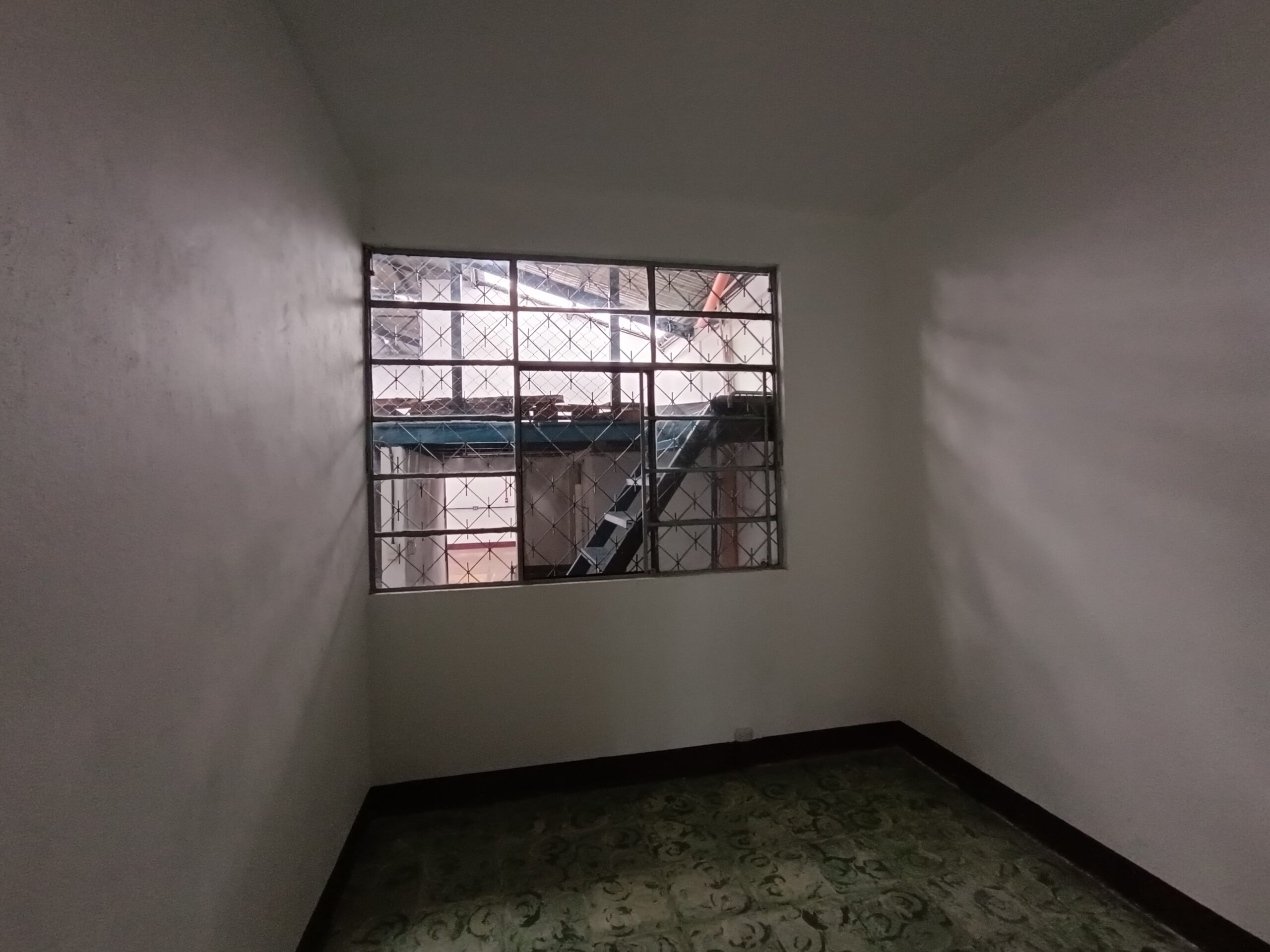 Alquilo Oficina y Bodega en Carabanchel Zona 11