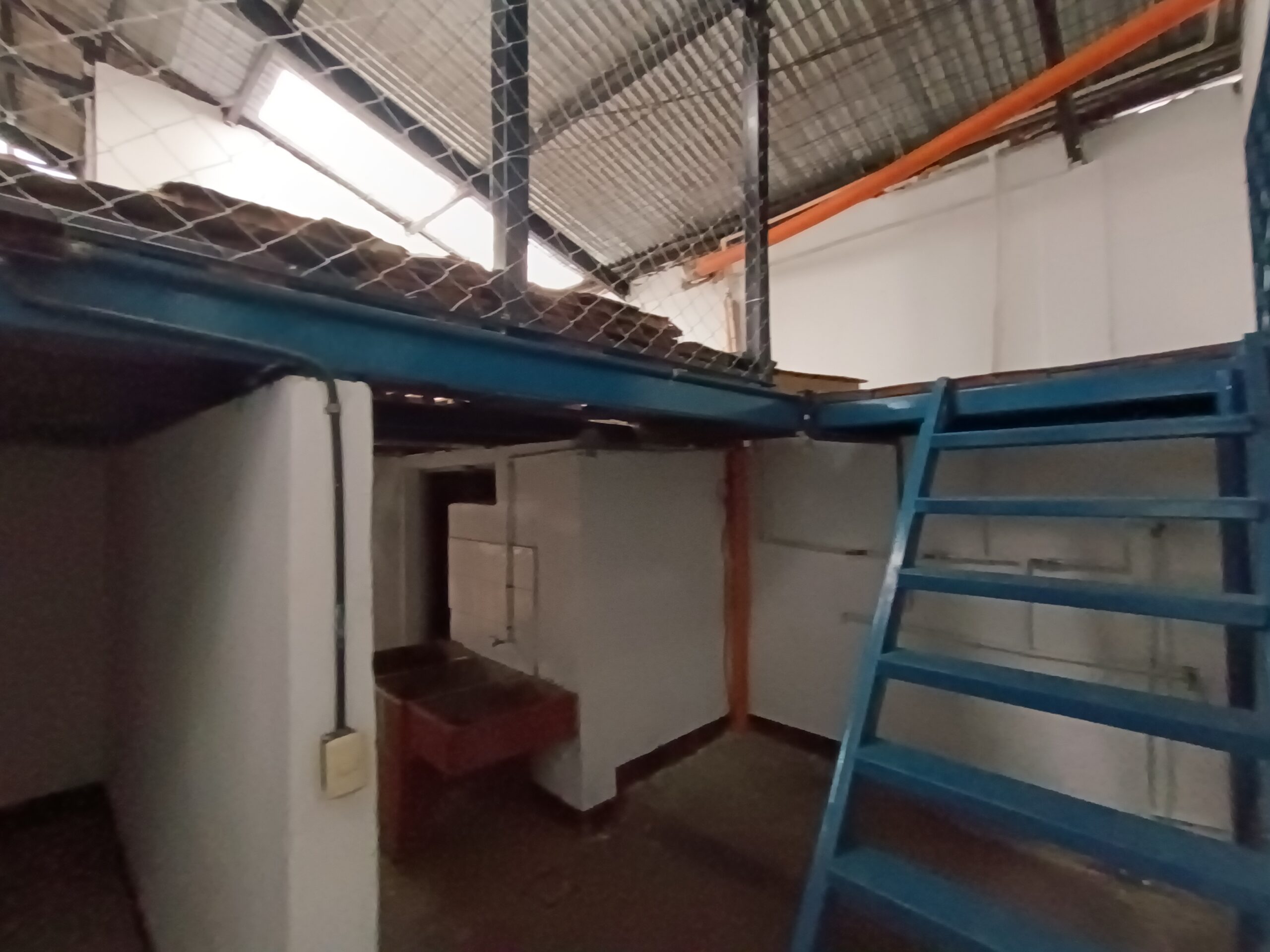 Alquilo Oficina y Bodega en Carabanchel Zona 11